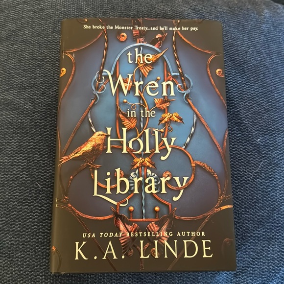 The Wren in the Holly Library-hard copy- sprayed edges - Picture 1 of 7